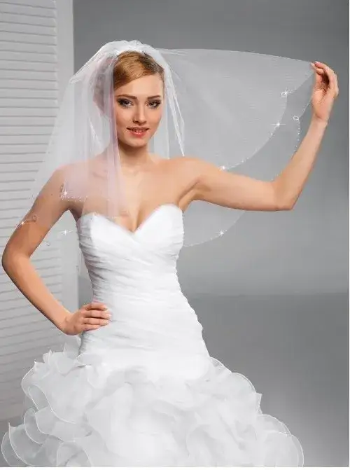Jak dobrać idealny welon do sukni ślubnej? Porady stylistów i najczęstsze błędy