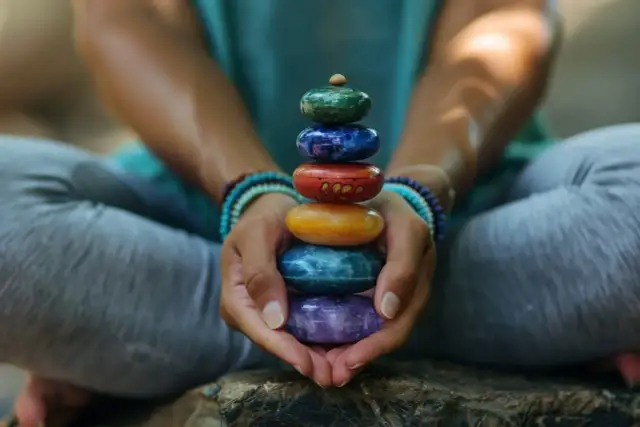 Czakry – co to są i jak wpływają na Twoje życie i zdrowie