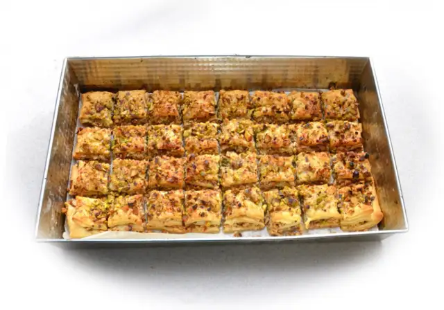 Baklava z ciasta francuskiego – prosta i pyszna alternatywa dla tradycyjnej wersji