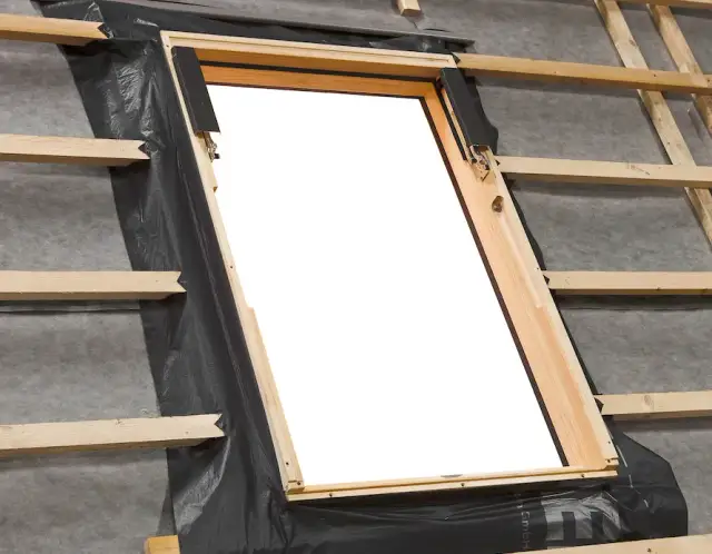 Rodzaje kołnierzy do okien dachowych – jak dobrać odpowiedni model?