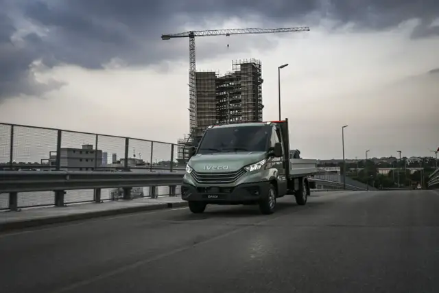 5 powodów, dla których warto wybrać wynajem auta dostawczego