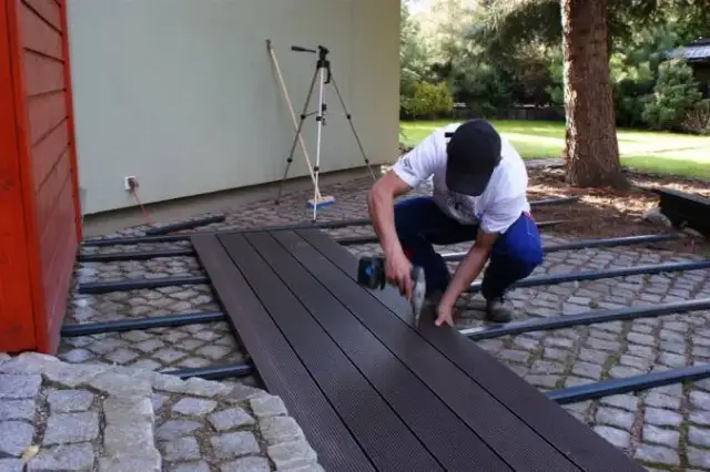 Jak układać deski kompozytowe na tarasie: 8 kluczowych kroków