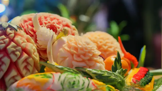 Rzeźby z owoców i warzyw – odkryj tajemnice tej wyjątkowej sztuki