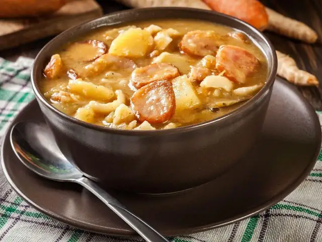 Zupa grochowa jak zrobić - prosty przepis na pyszną zupę grochową