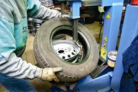 Ile kosztuje przekładka opon? Sprawdź ukryte koszty i oszczędności