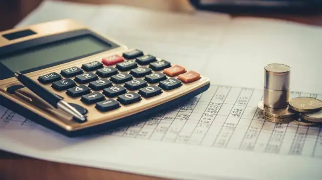 Emerytura policjanta po 30 latach służby: Zaskakujące zasady wyliczania świadczeń