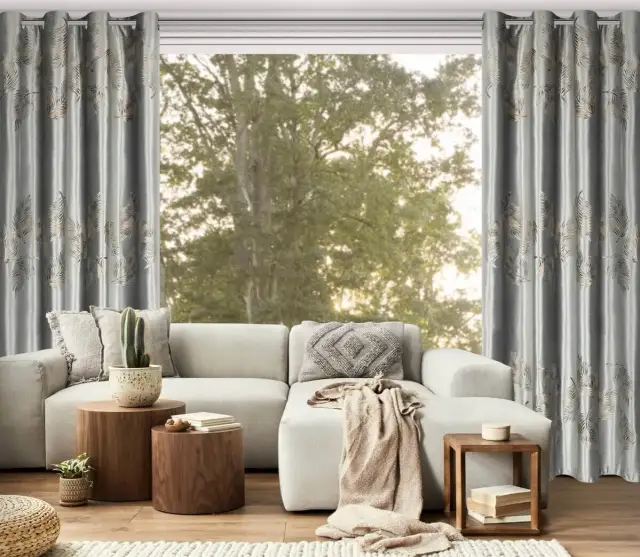 Jak dobrać idealną szerokość firanki na karnisz, by uniknąć błędów