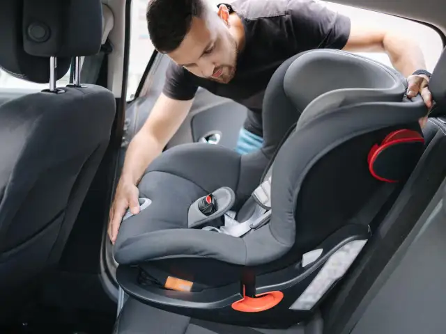 Jaki mandat za brak fotelika dla dziecka? Sprawdź kary i uniknij problemów!