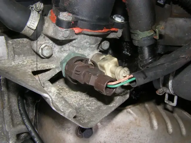 Gdzie jest czujnik temperatury silnika w Renault Scenic 1.9 dci: Łatwa wymiana