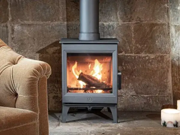 Jaką rurę do kominka wybrać, aby uniknąć problemów z dymem?