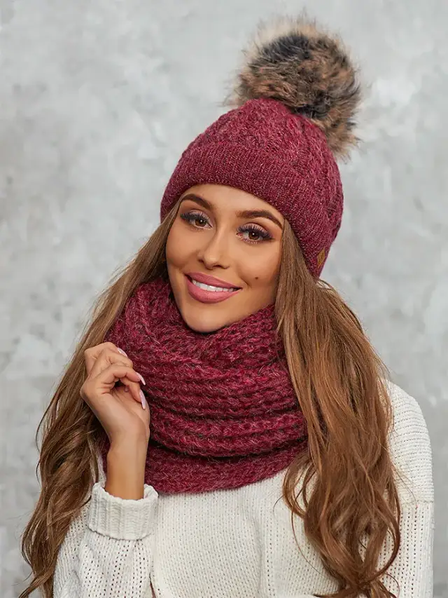 Jaki kolor czapki do bordowej kurtki? 7 najlepszych propozycji