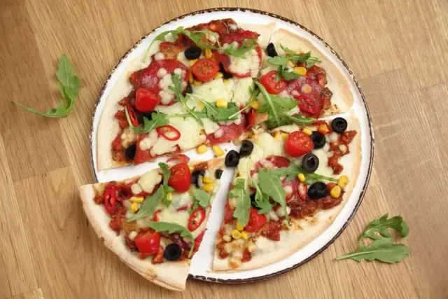 Szybki przepis na pizzę z tortilli - łatwe i smaczne danie na każdą okazję