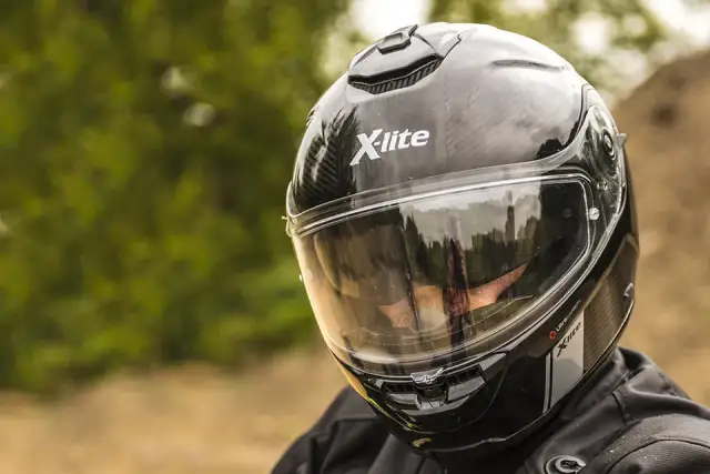 Jak czyścić kask motocyklowy, aby uniknąć uszkodzeń i poprawić bezpieczeństwo