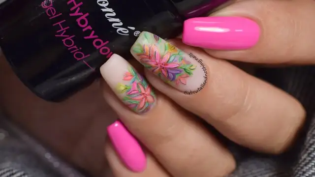 Jak namalować kwiaty na paznokciu: 5 prostych technik krok po kroku