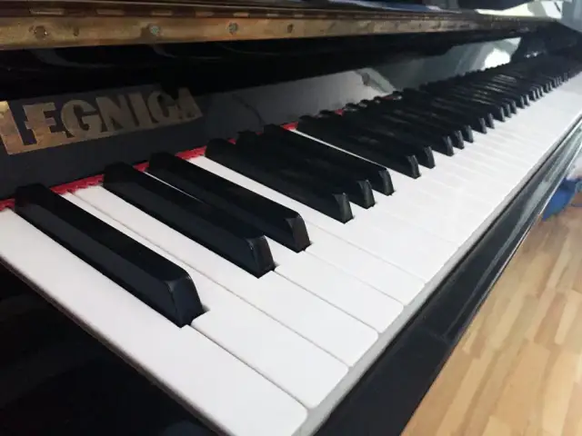 Ile kosztuje transport pianina - poznaj ceny i czynniki wpływające na koszt