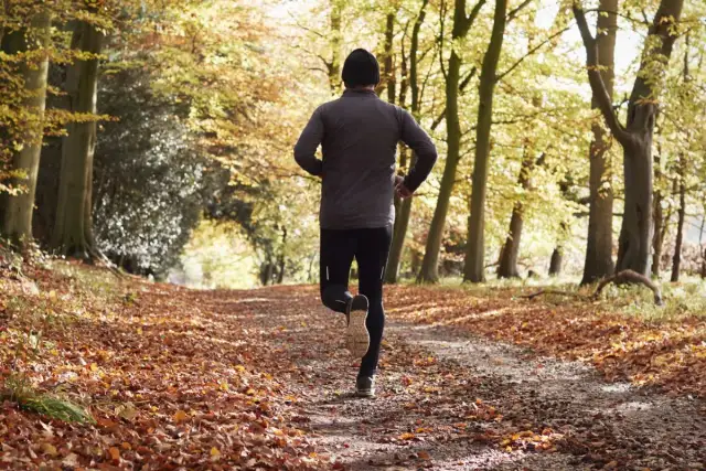 Bezpieczne nawierzchnie do biegania z rodziną – po czym można biegać familiada