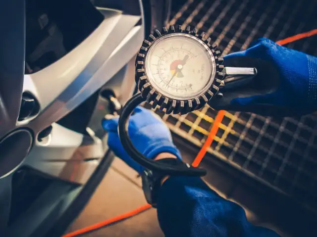 Jakie ciśnienie w oponach 225 40 r18, aby uniknąć niebezpieczeństwa?