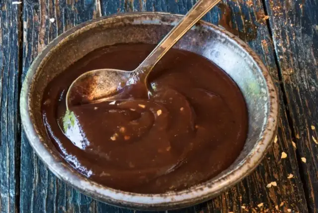 Jak zrobić sos z mąki, aby uniknąć grudek i uzyskać idealną konsystencję