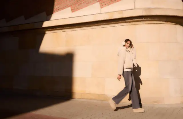 Zimowa stylizacja: jak wyglądać modnie i ciepło w chłodne dni