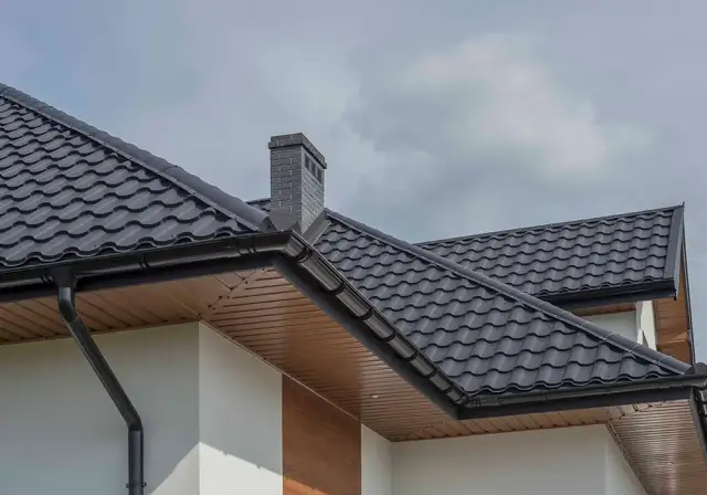 Jak dobrać podbitkę do czarnej dachówki - najlepsze rozwiązania i inspiracje