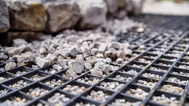 Kratka Pod Kruszywo: Jak Wzmocnić Podłoże Pod Kostkę Brukową?