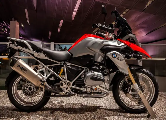 BMW R 1200 GS - niezawodny motocykl turystyczny z mocnymi osiągami
