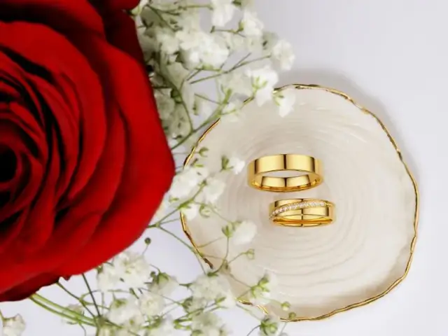 Dlaczego Amerykanie noszą obrączkę na lewej ręce? Tajemnice tradycji