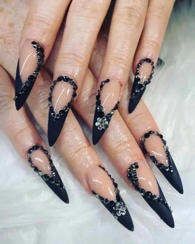 Najmodniejsze trendy manicure 2023: kolory, wzory i techniki, które musisz znać