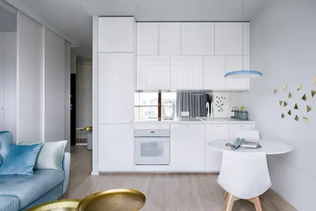 Jak urządzić małą kuchnię otwartą na salon i zyskać więcej przestrzeni