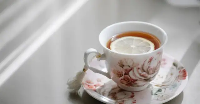 Wiersz dla cioci: Jak uczcić wyjątkową kobietę w rodzinie?