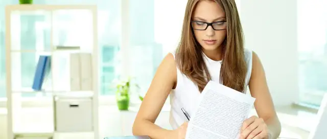 Pierwsza pensja po studiach: ile naprawdę zarabiają absolwenci?