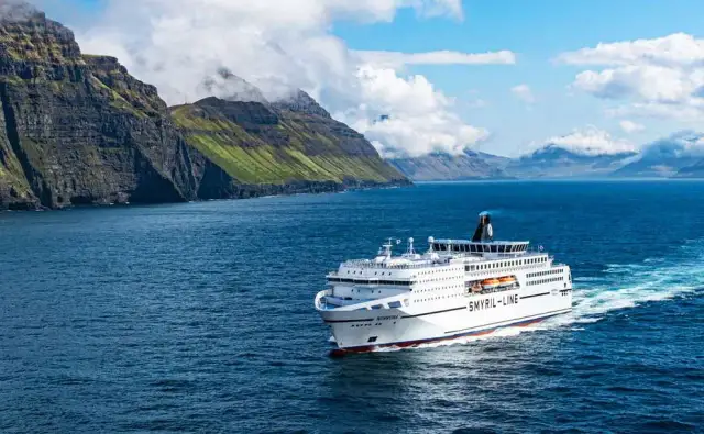 Ile kosztuje prom na Islandię? Ceny, które zaskoczą podróżników