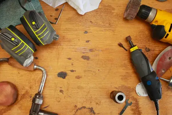 7 niezbędnych narzędzi elektrycznych dla każdego fana DIY w 2025 roku