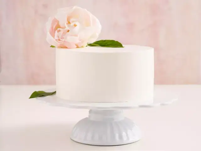 Jak zrobić rant do tortu: proste metody, które ułatwią pieczenie