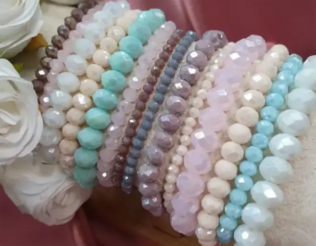 Bransoletki z koralików - wzory i proste sposoby na ich wykonanie