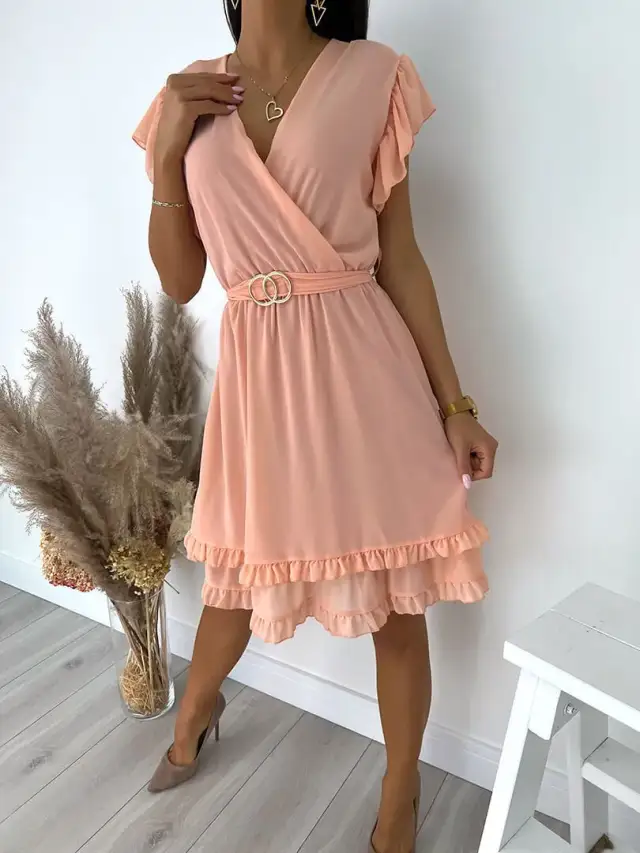 Jak dobrać idealne dodatki do brzoskwiniowej sukienki na wesele? Porady i inspiracje