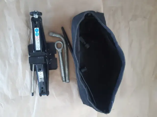 Fiat Doblo: gdzie dokładnie znajduje się lewarek i jak uniknąć problemów