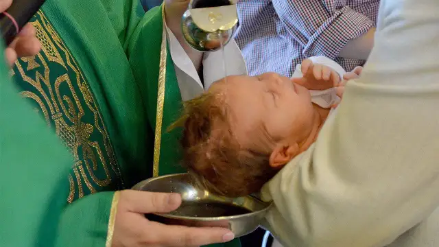 Roczek w kościele jak wygląda: co musisz wiedzieć przed ceremonią