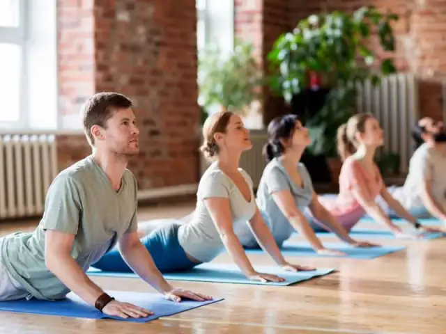 Joga czy pilates na kręgosłup – co lepiej pomaga na ból i poprawę postawy?