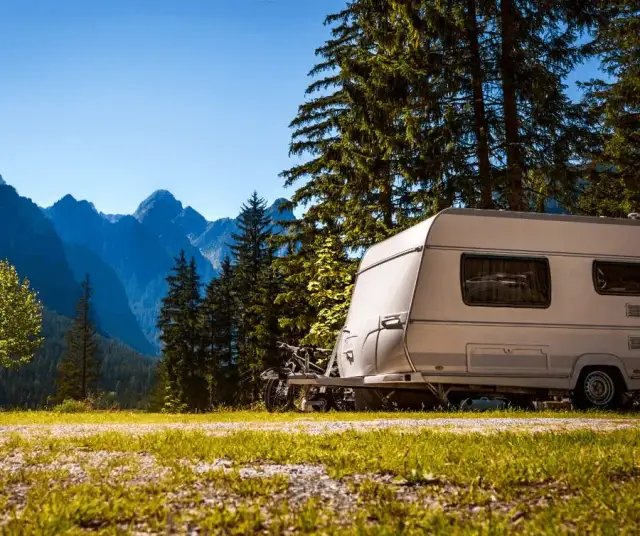 Jakim samochodem można ciągnąć przyczepę kempingową? Kluczowe informacje