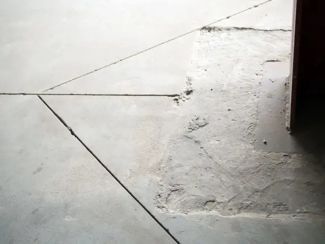 Jak zrobić dylatacje w wylewce, by uniknąć pęknięć i problemów