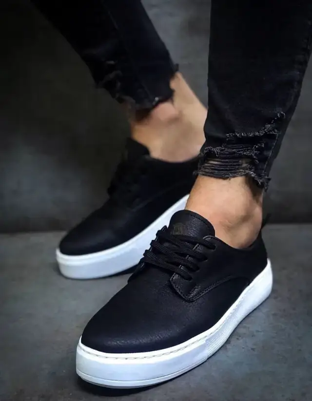 Czarne sneakersy męskie: 7 stylizacji, które musisz znać