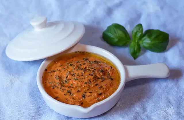 Pesto alla calabrese z czym podać, aby zachwycić gości