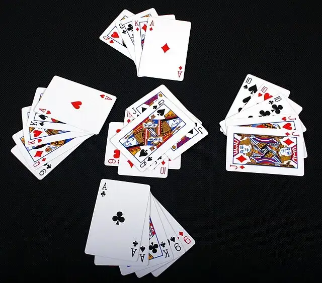 Jak się gra w pana - zasady karcianej gry towarzyskiej dla każdego