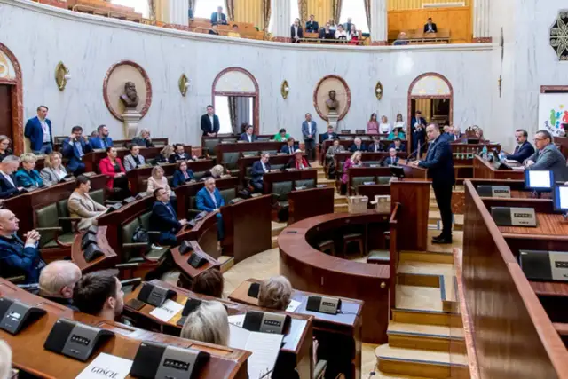 Ile zarabia prezydent miasta? Zaskakujące różnice w wynagrodzeniach