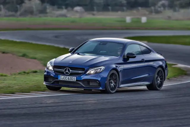 Mercedes C63S AMG Coupe - szczegóły, cena i porównania z innymi modelami