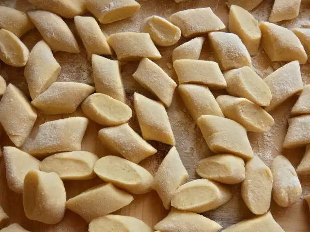 Jak uniknąć sklejania kopytek po ugotowaniu – sprawdzone metody