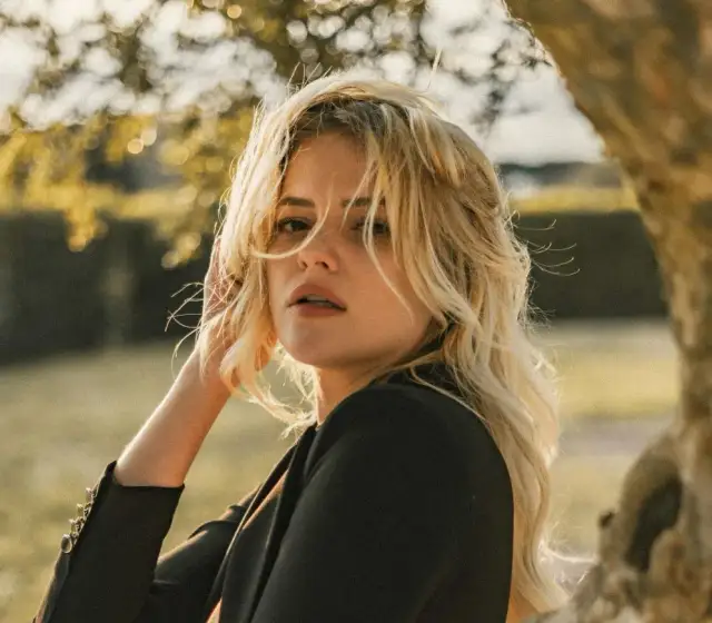 Fryzura, która sama się układa – jak wybrać i pielęgnować włosy bez wysiłku