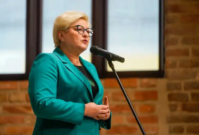 Ile zarabia kurator oświaty? Zaskakujące fakty o wynagrodzeniu