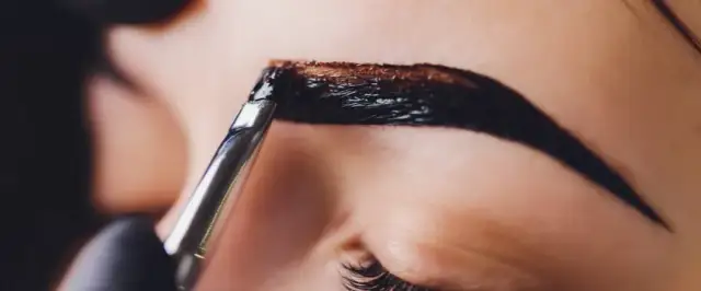 Czy henna uczula? Objawy alergii i jak ich uniknąć